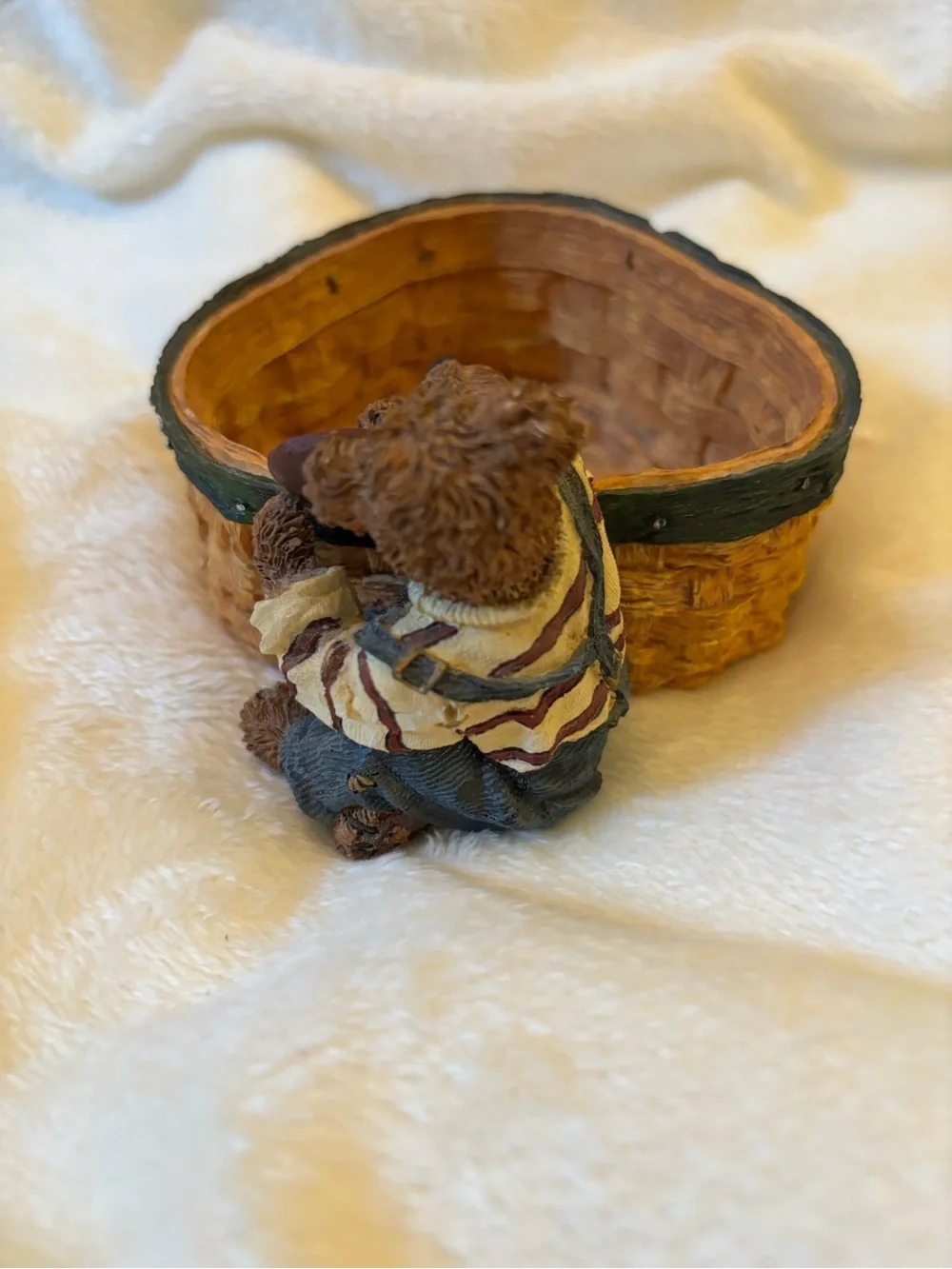 Boyd’s Collection Ltd resin dish